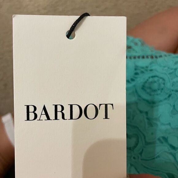 Bardot LACE PANEL DRESS IN MINT size 12 - Picture 5 of 7
